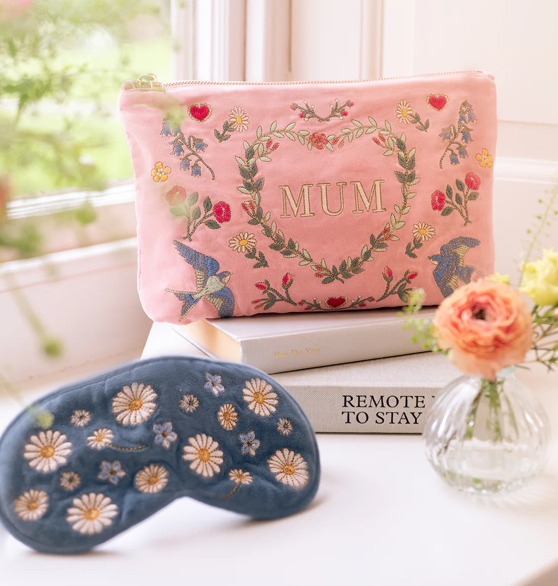 Elizabeth Scarlett Earth Goddess Mum Everyday Pouch