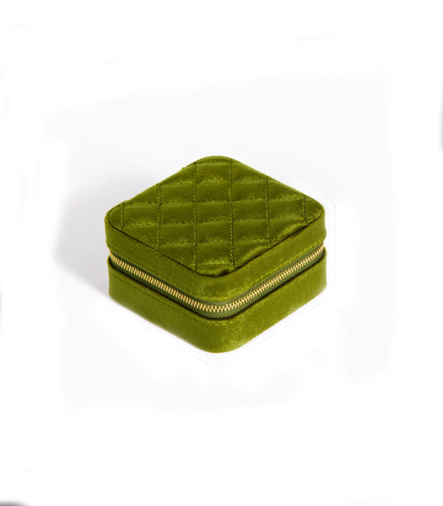 A square, velvet jewellery box in the colour avocado green. The box has a zip fastening and a quilt design on top.